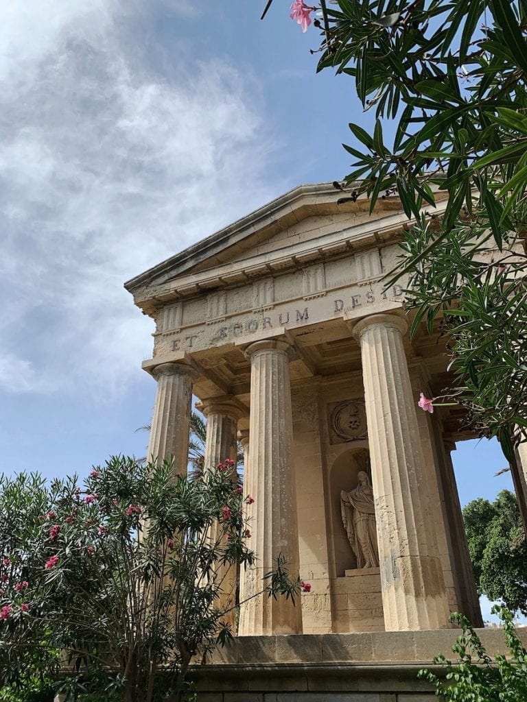 the lower barrakka garden has a temple with the ancient greek and romano tempo style