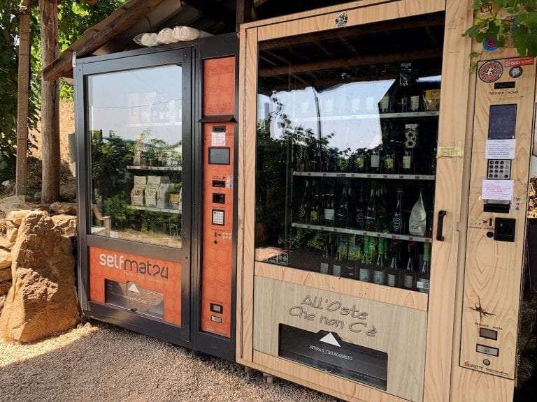there are vending machines for Prosecco selling in this no-host osteria
