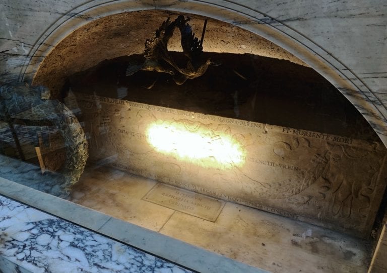 pantheon inside grave of Raffael