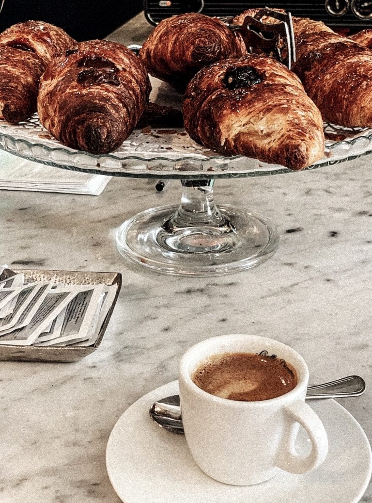 how to drink coffee like an italian_magasin cafe in rome