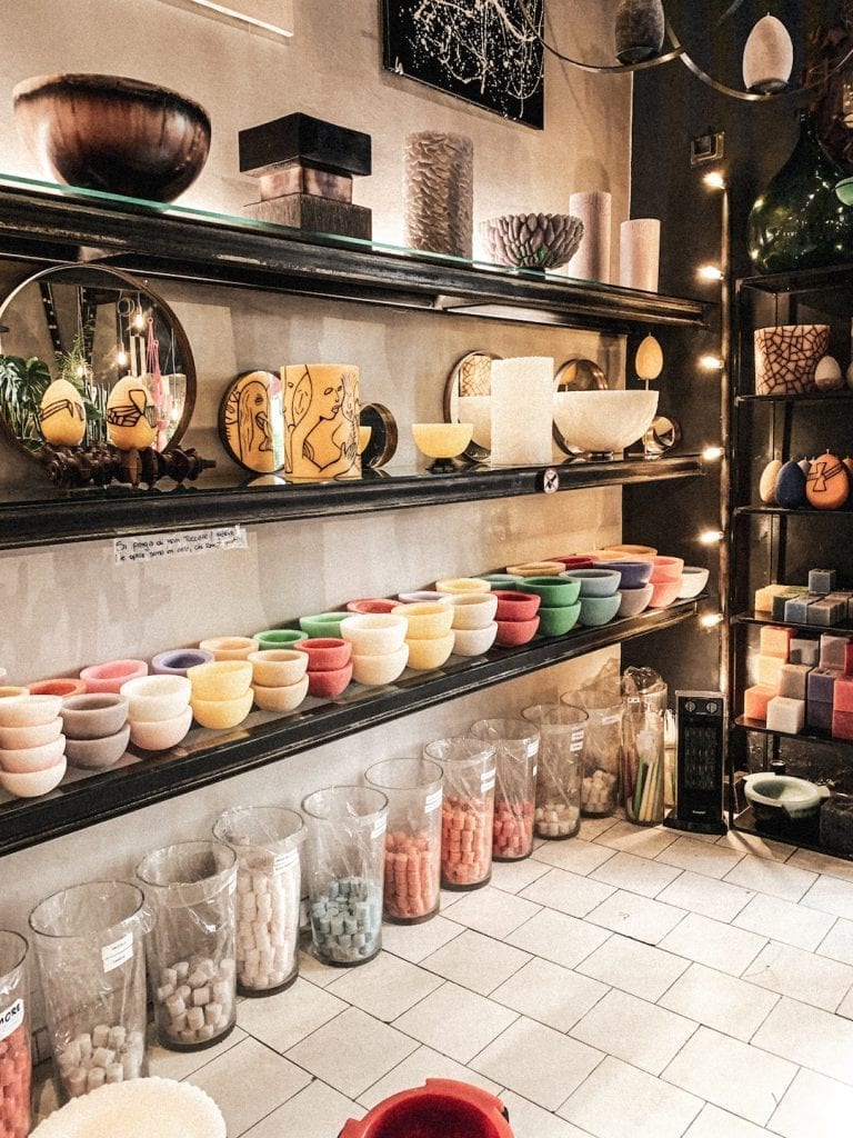 the handmade candle and wax product store in cavour with a romantic concept