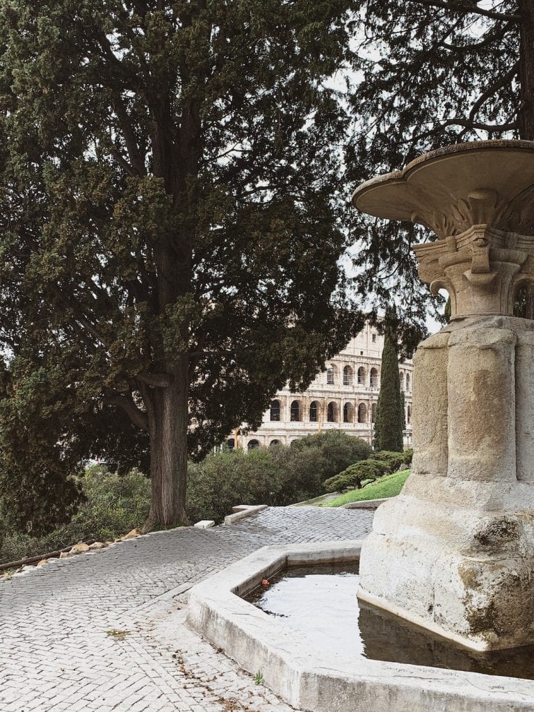 parco colle oppio leads to colosseum directly with a hidden and impressive view