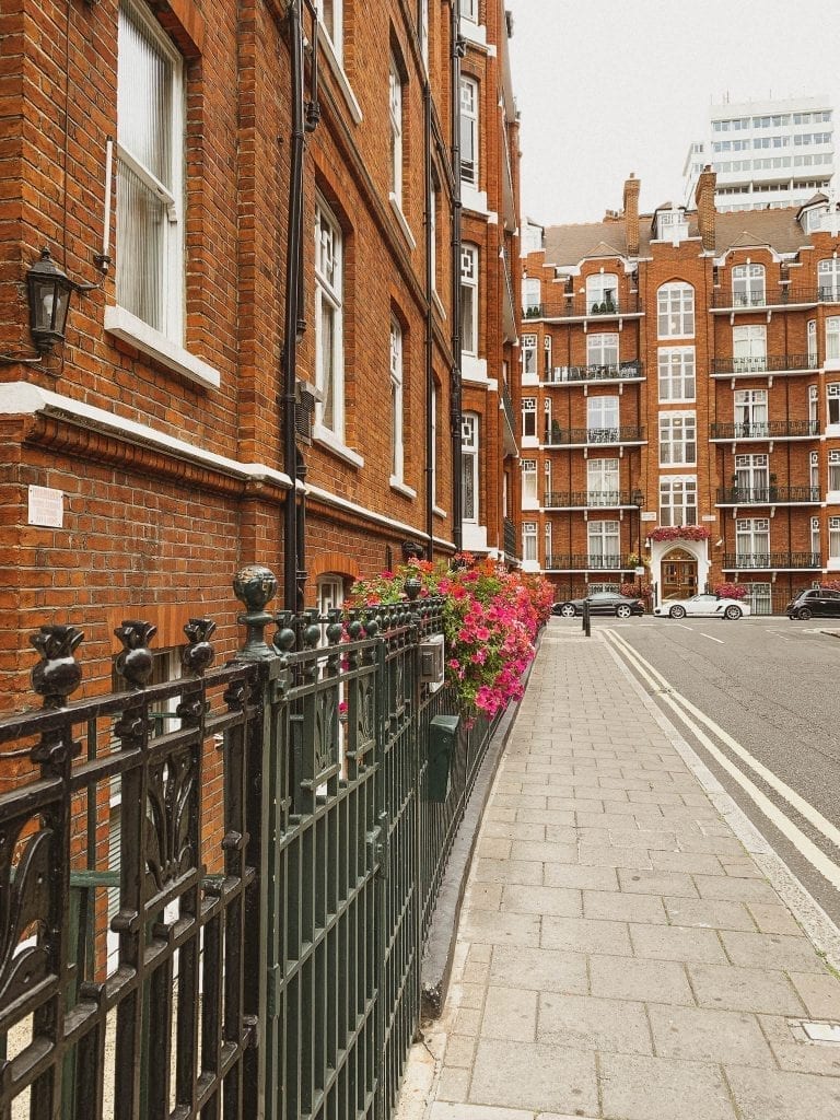 Marylebone is a London neighborhood with typical London style buildings and it is an area with many hidden boutique shops, cafes and even an art gallery