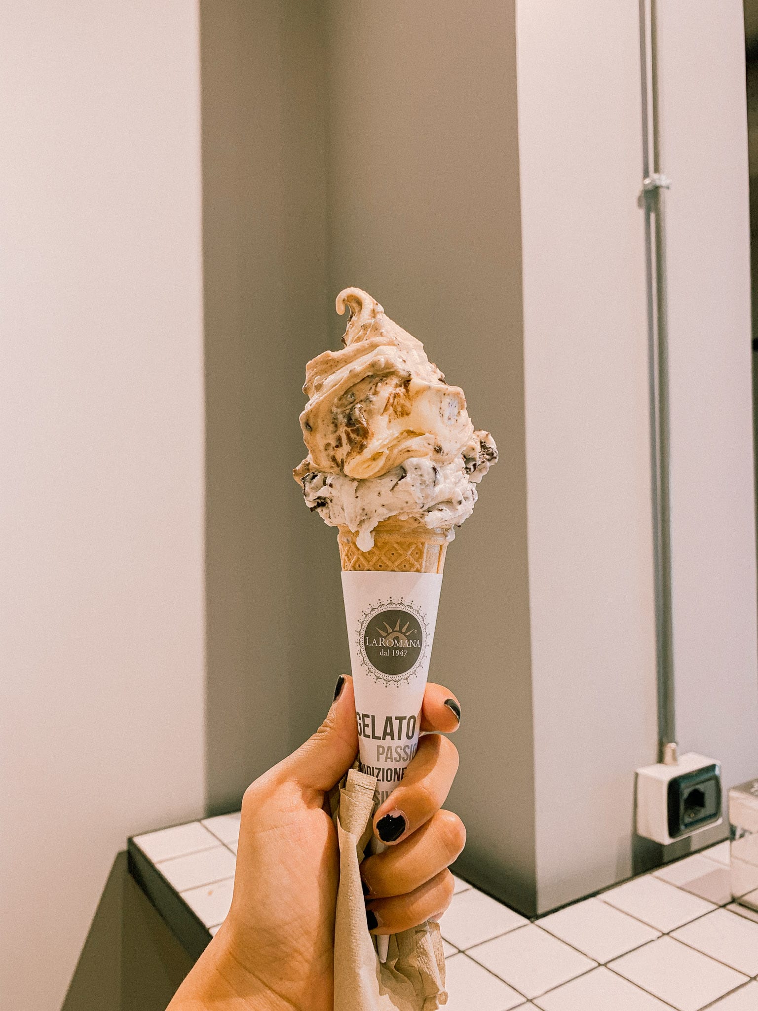Where to eat in Rome September list, Gelateria La Romana has many stores in Rome, Italy and Europe and it is famous of the high quality gelato and monthly flavour