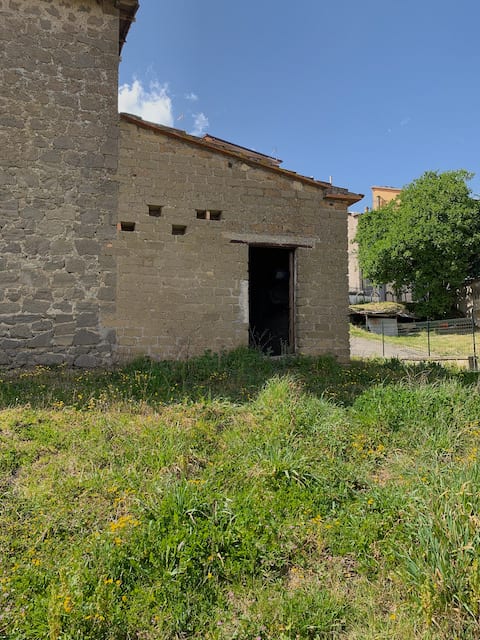 the abandoned Italian villa in Montefiascone